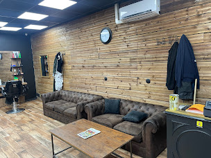 Photo n°2 de Aristide barber à Les Pavillons-sous-Bois (Magasin d'articles de coiffure pour hommes)