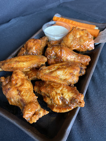 Trak Houz Bar & Grill by null