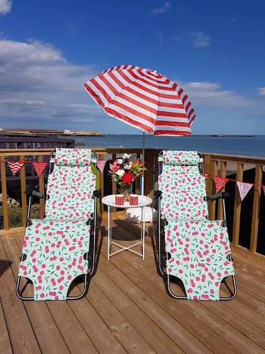 Ladybird Seascapes Beach Huts - Thumbnail