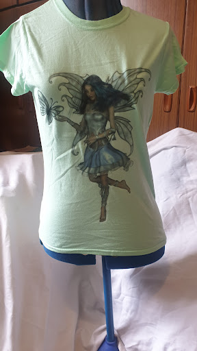 Sandy's T-shirt Emporium - Thumbnail
