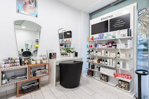 Photo n°15 de Esly Coiffure Mixte à Bron (Salon de coiffure)