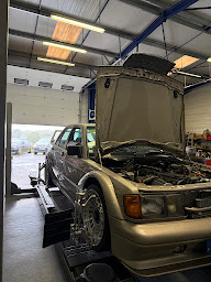 Photo n°5 de Garage Viral Pneus ( Spécialiste vidange boîte automatique / Géométrie / Mécanique générale ) à Berson (Atelier de réparation automobile)