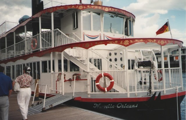 Le Bateau-Mouche au Vieux-Port de Montréal