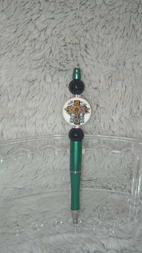 MzKaylaB's Pen Den - Thumbnail