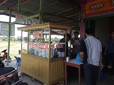 Photos of Bubur Kanji & Mie Kocok Lampoh Saka