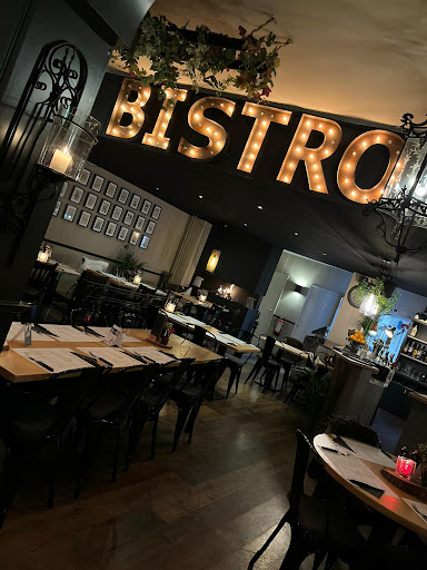 Le Bistro Hotel & Restaurant
