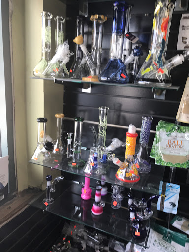 Sid's Smoke and convenience store - Thumbnail