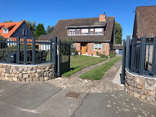 Photo n°10 de Adomia Fermetures · Fenêtres, Portes, Volets, Portails à Hinges (Magasin de stores et de rideaux)