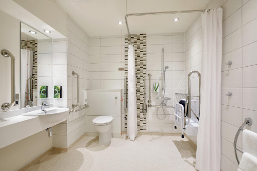 Premier Inn Cirencester hotel - Thumbnail