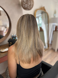 Photo n°35 de Alison Ka - Spécialiste Extensions cheveux cheveux fins et fragiles - post chimio - Alopécie - trichotillomanie à Bruguières (Salon de coiffure)