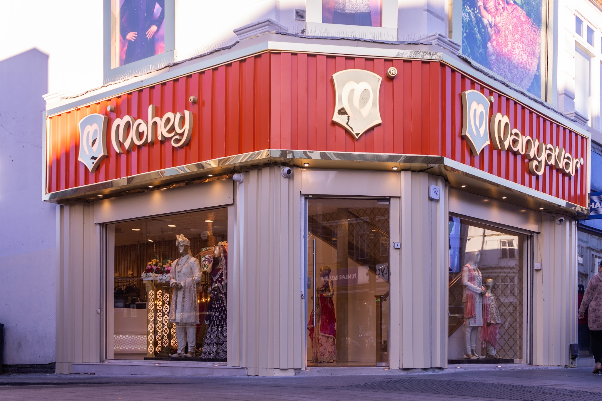 Manyavar & Mohey - Bridal Fashion - photo 1