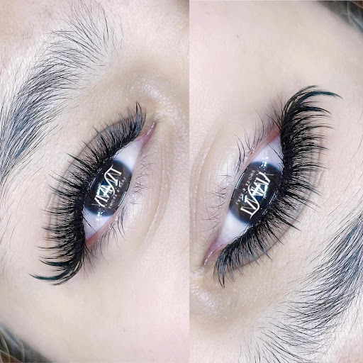 TAMMY LASH AND BROWS