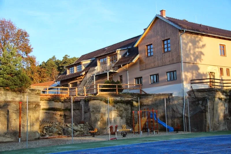 Inn On The Rocks