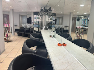 Photo n°1 de Les 2 Moiselles coiff' ( rue piétonne ) à Coulommiers (Salon de coiffure)