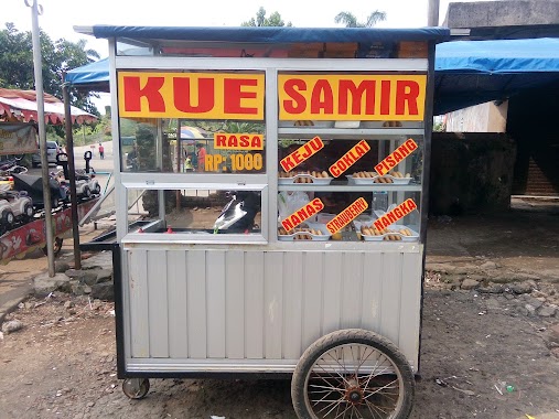 Kue Samir Dua Putra, Author: Arie Cuplis