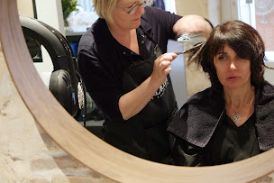 Photo n°5 de Salon M Coloriste à Nîmes (Salon de coiffure)