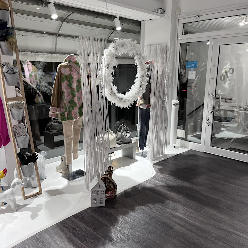 NEW CHIC concept store
