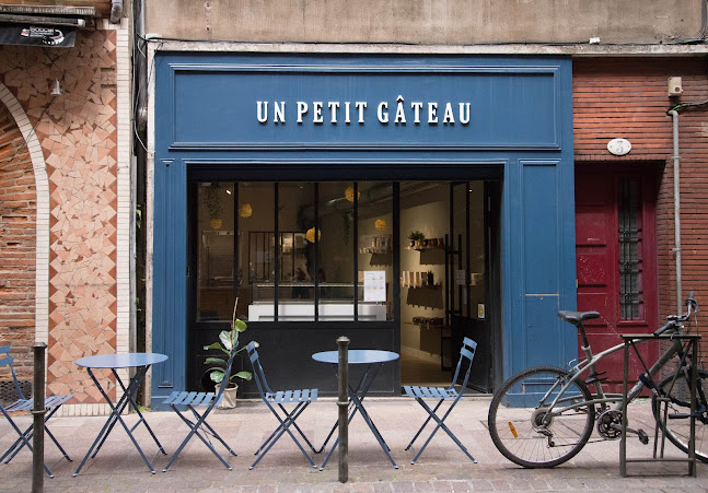UN PETIT GÂTEAU