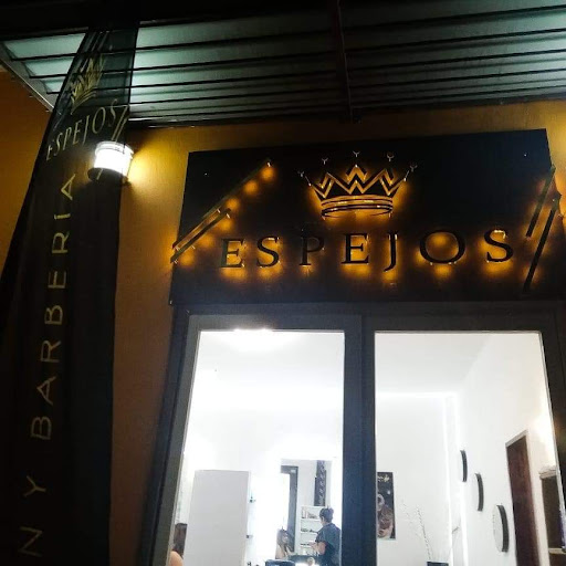 Salón y Barbería Espejos