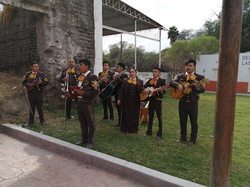 Mariachi Emperadores de Jaime Luna.