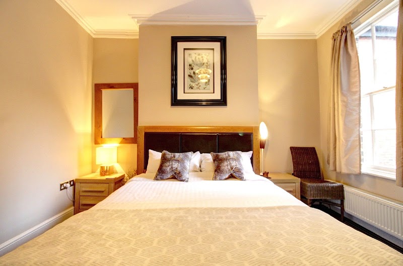 Chester Apartments photo 2