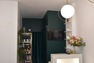 Photo n°2 de Infinity Beauty Paris à Paris (Salon de coiffure)