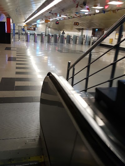 Photos of Shahrak-e Ekbatan Metro Station