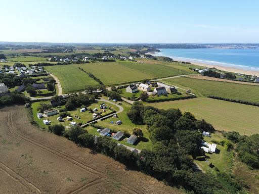 Photo de Camping Capfun - Kervel à Plomodiern (29550)