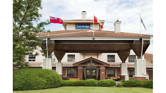 Travelodge by Wyndham Oshawa Whitby 940 Champlain Ave, Oshawa, ON L1N 6A7, Canada