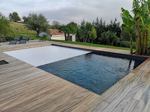 Photo n°1 de Atoll Piscines - spas/jacuzzi - Abris de Piscine Mayenne 53 à Azé (Société de construction de piscine)