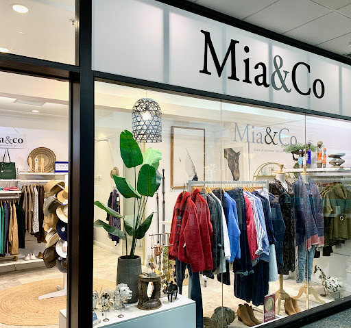 Mia & Co