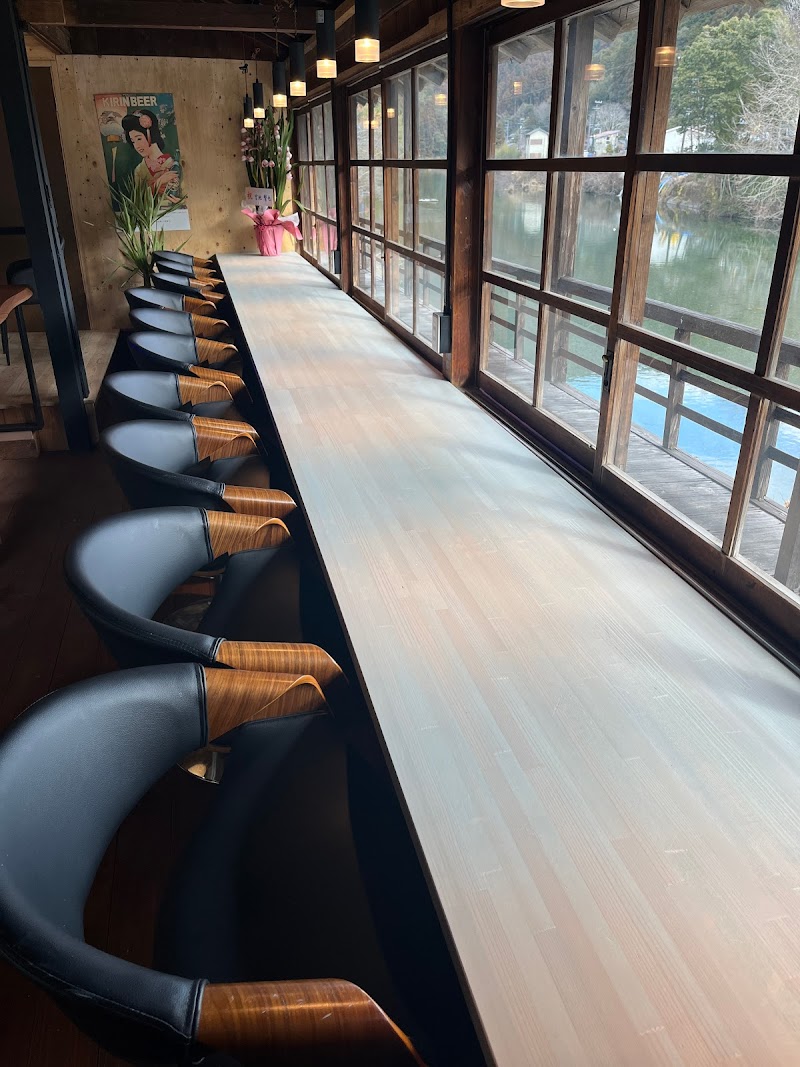 汗見川食堂カドヤ