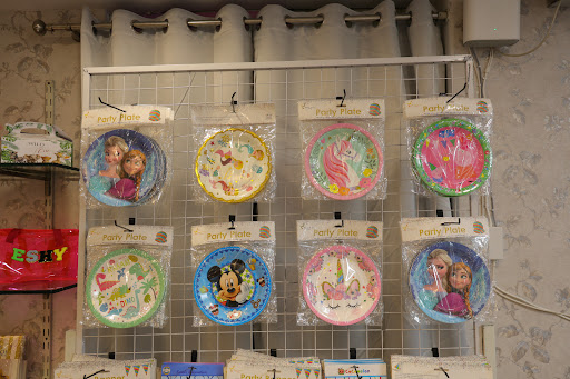 Characters Paper Plates at Party Monster Gallery!