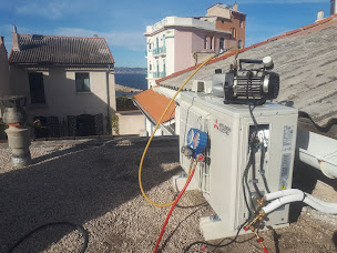Photo n°15 de NéO ENERGY-SARL NERCESSIAN-RGE-Plomberie-Climatisation-Chauffage-Énergies Renouvelables à Aubagne (Service de maintenance de panneaux solaires)