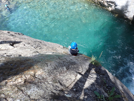 canyoning spéléo et raquettes Pyrénées autrement - Thumbnail