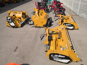 Photo n°2 de SARL XAMBILI - Vente et réparation de matériel agricole neuf et d’occasion - MASSEY FERGUSON GREGOIRE ID-DAVID à Ille-sur-Têt (Magasin de matériel de motoculture)