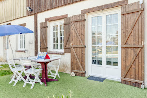 Photo n°2 de BRICABROC : Gîtes avec piscine à la campagne, proche Zoo de la Flèche & Château du Lude, Séjour paisible en Maine-et-Loire. à Noyant-Villages (Piscine)