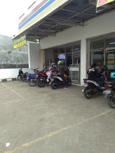 Photos of Indomaret Sumobito