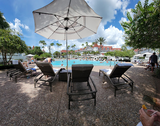 Courtyard Pool Bar - Visual