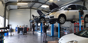 Photo n°4 de GG Marchèse / MR Moutard à Dompierre-sur-Mer (Mécanicien)