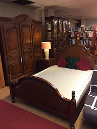 Photo n°6 de The Hope Association - Charity Shop - Ansac-sur-Vienne (16500) à Ansac-sur-Vienne (Fournisseur de produits alimentaires)