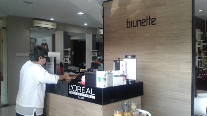 Brunette Salon, Author: b bonita