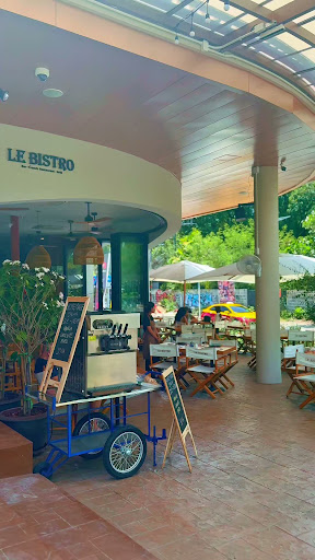 Le Bistro