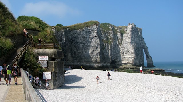 Plateforme de vue sur les falaises d'Etretat