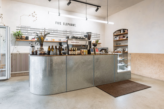 Five Elephant Kollwitz by null