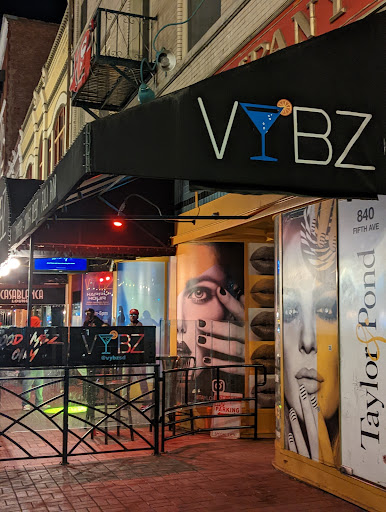 VYBZ Kitchen & Lounge Logo