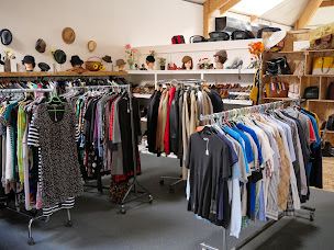 Photo n°16 de Emmaüs Cauville-sur-Mer / Magasin à Cauville-sur-Mer (Association caritative)