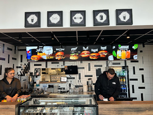 Photo 4 - Black & White Burger Ermont