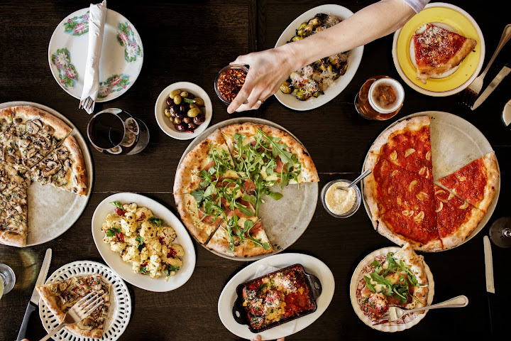 Pizzeria Lola by null