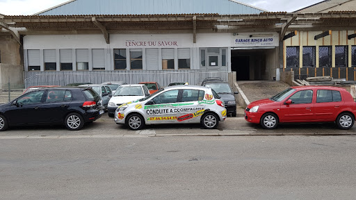 Photo de location voiture auto école / vehicule a double commande / Permis Line